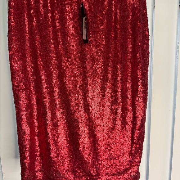Elegant Red Sequin Pencil Skirt - Picture 4 of 12
